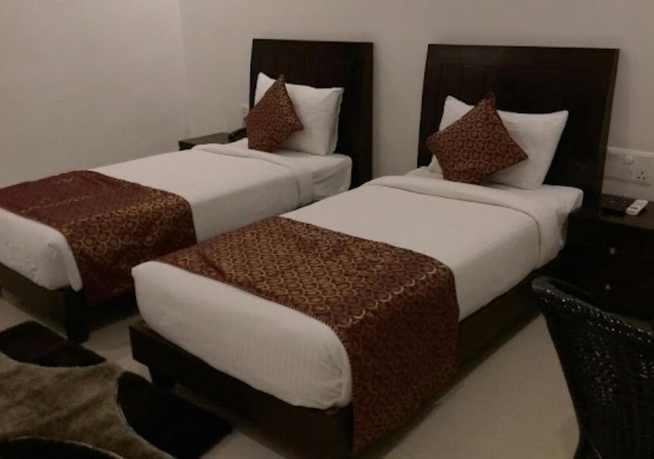 Hotel Zion Inn ורנאסי מראה חיצוני תמונה