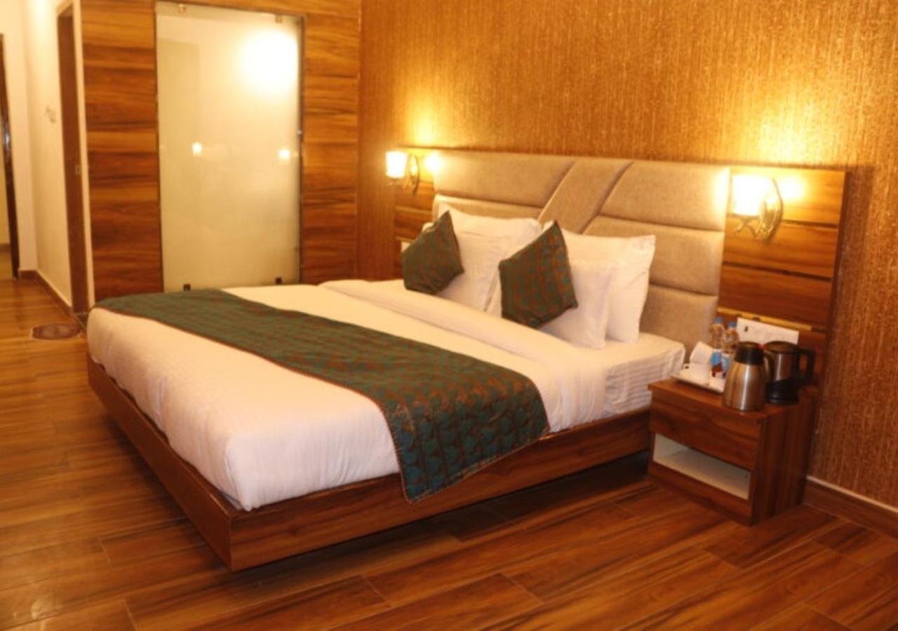 Hotel Zion Inn ורנאסי מראה חיצוני תמונה