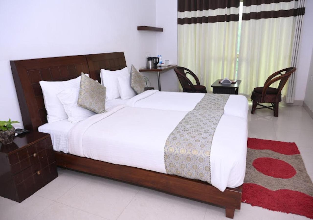 Hotel Zion Inn ורנאסי מראה חיצוני תמונה