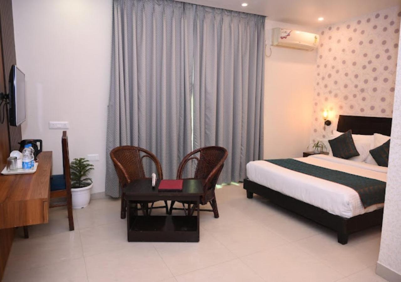 Hotel Zion Inn ורנאסי מראה חיצוני תמונה