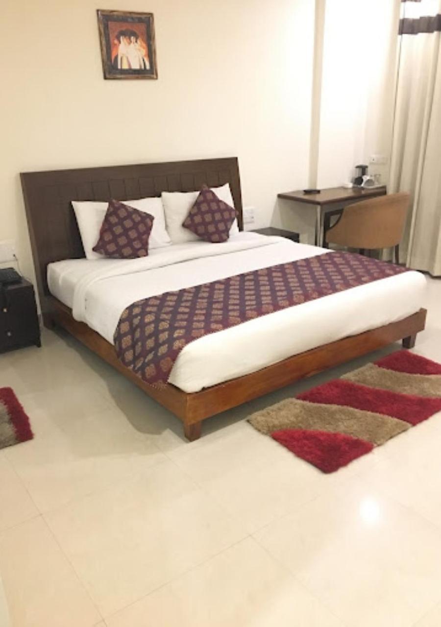 Hotel Zion Inn ורנאסי מראה חיצוני תמונה