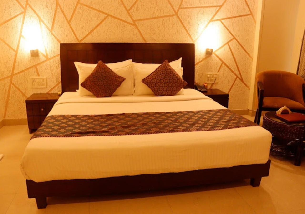 Hotel Zion Inn ורנאסי מראה חיצוני תמונה